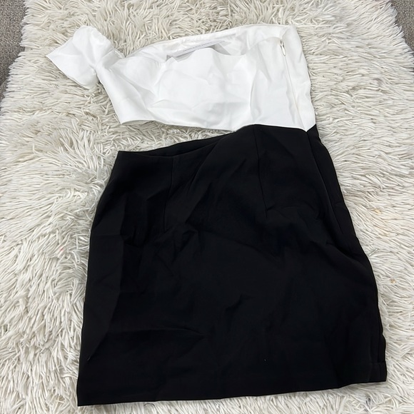 Lovers and Friends ROWAN MINI DRESS - Picture 10 of 10